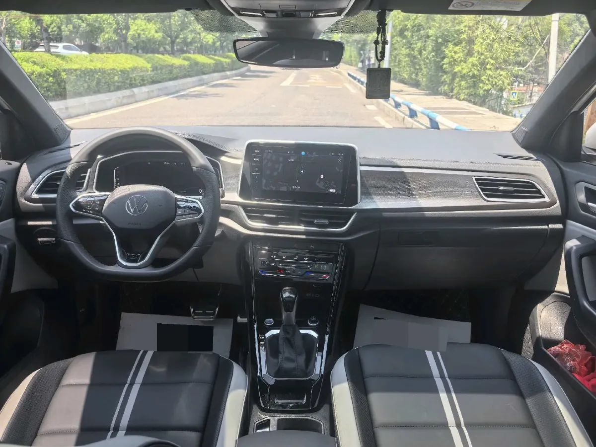 2025 Volkswagen T-Roc 1.5T 160HP L4 7DCT,autocango,china used car exporter,china ev exporter,chinese used car exporter,chinese used ev exporter