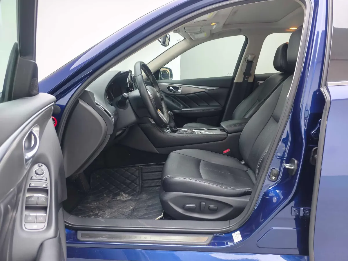 2018 Jeep Grand Commander 2.0T 265HP L4 9AT,autocango,china used car exporter,china ev exporter,chinese used car exporter,chinese used ev exporter
