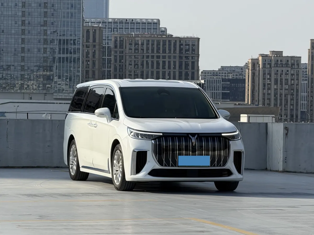 2022 Voyah Dream BEV 82KWH,autocango,china used car exporter,china ev exporter,chinese used car exporter,chinese used ev exporter