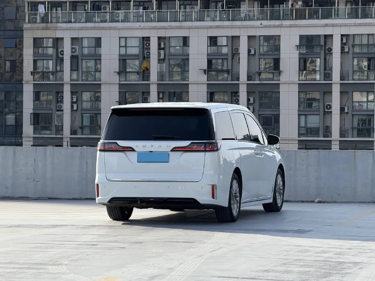 2022 Voyah Dream BEV 82KWH,autocango,china used car exporter,china ev exporter,chinese used car exporter,chinese used ev exporter