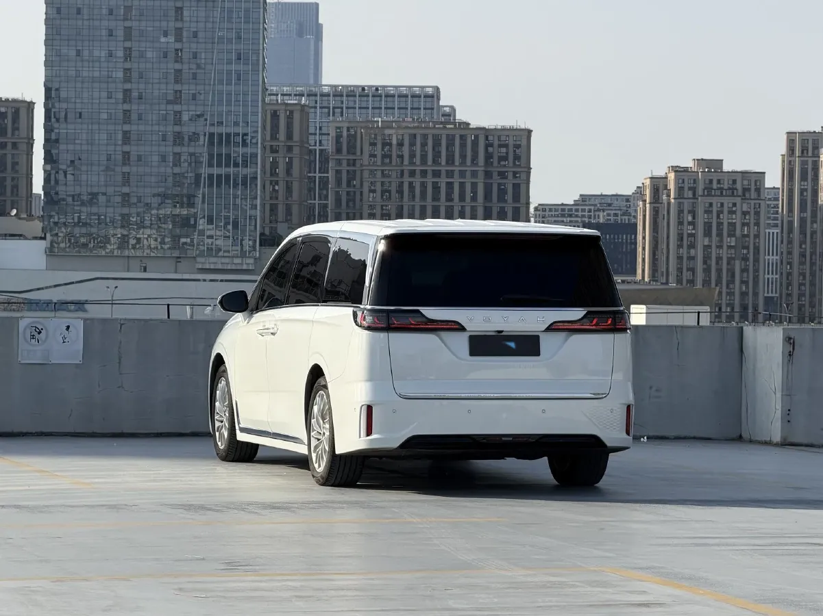 2022 Voyah Dream BEV 82KWH,autocango,china used car exporter,china ev exporter,chinese used car exporter,chinese used ev exporter