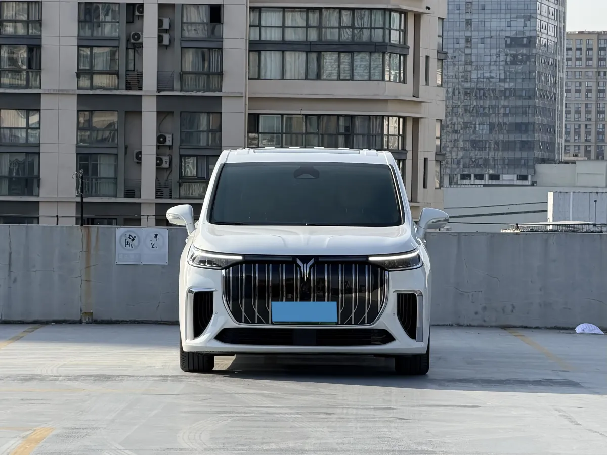 2022 Voyah Dream BEV 82KWH,autocango,china used car exporter,china ev exporter,chinese used car exporter,chinese used ev exporter