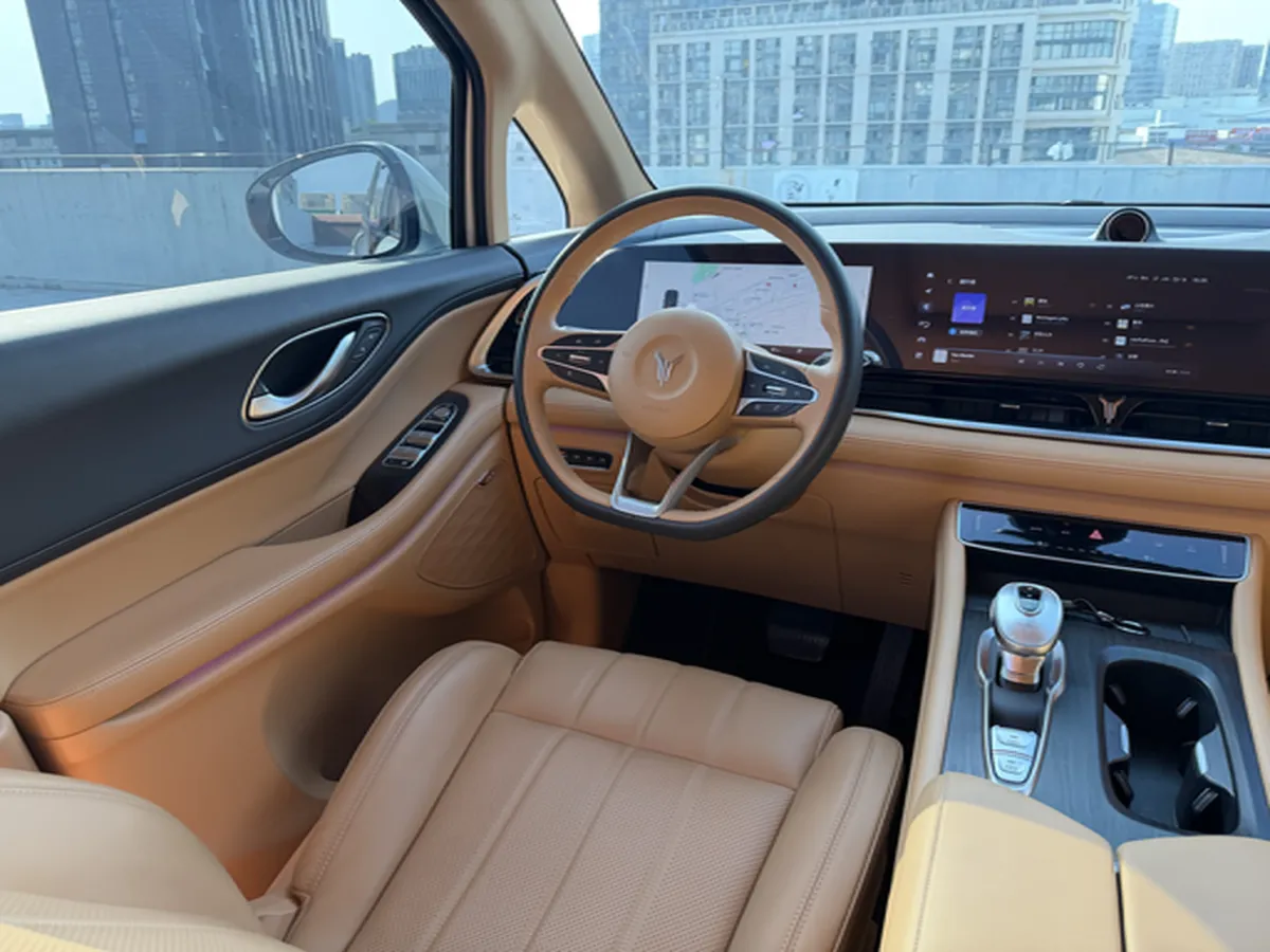 2022 Voyah Dream BEV 82KWH,autocango,china used car exporter,china ev exporter,chinese used car exporter,chinese used ev exporter