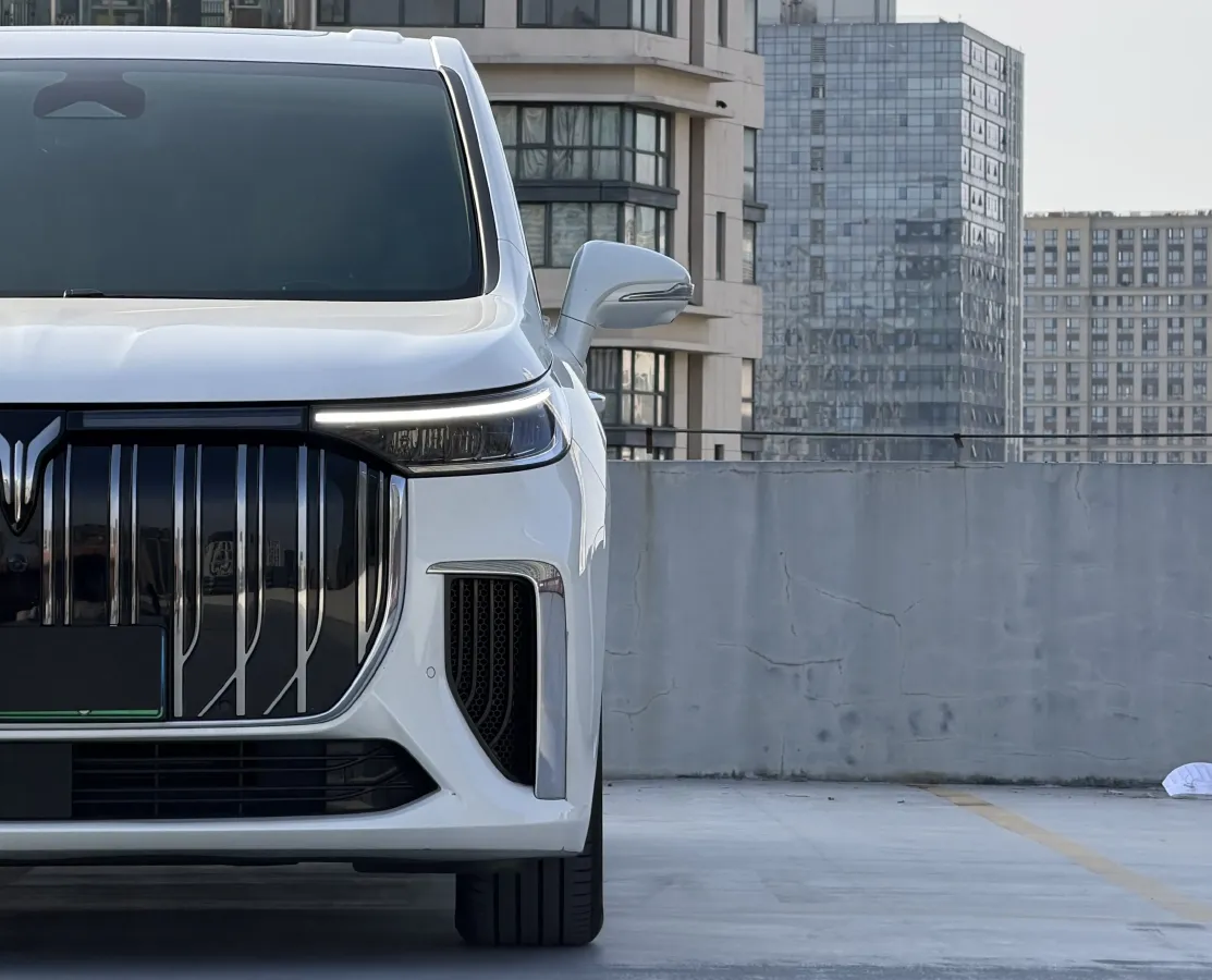 2022 Voyah Dream BEV 82KWH,autocango,china used car exporter,china ev exporter,chinese used car exporter,chinese used ev exporter