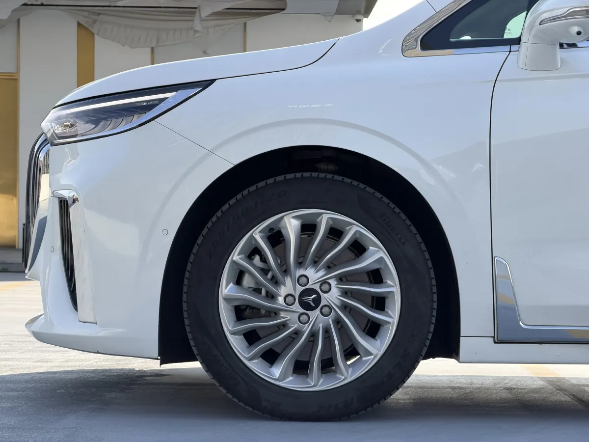 2022 Voyah Dream BEV 82KWH,autocango,china used car exporter,china ev exporter,chinese used car exporter,chinese used ev exporter