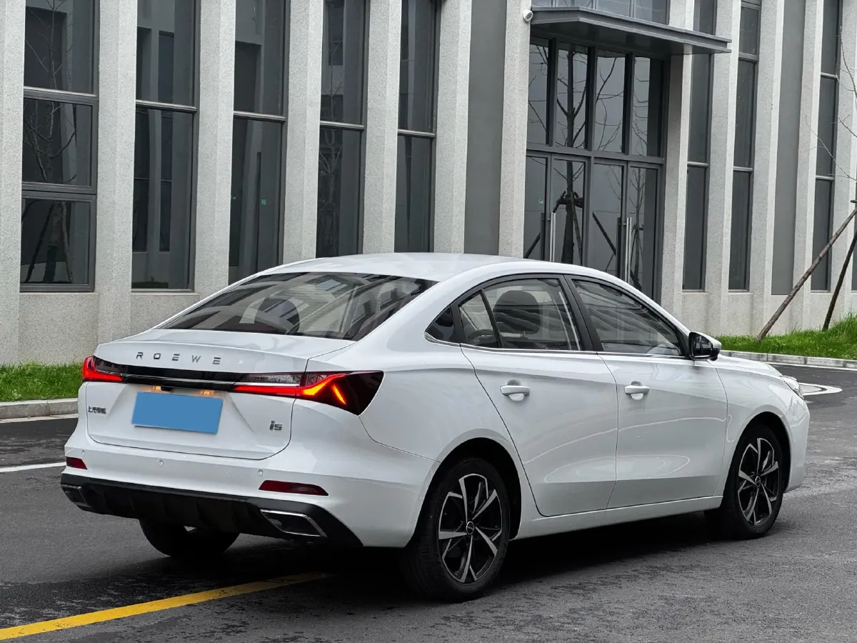 2023 Roewe i5 1.5L 129HP L4 CVT,autocango,china used car exporter,china ev exporter,chinese used car exporter,chinese used ev exporter