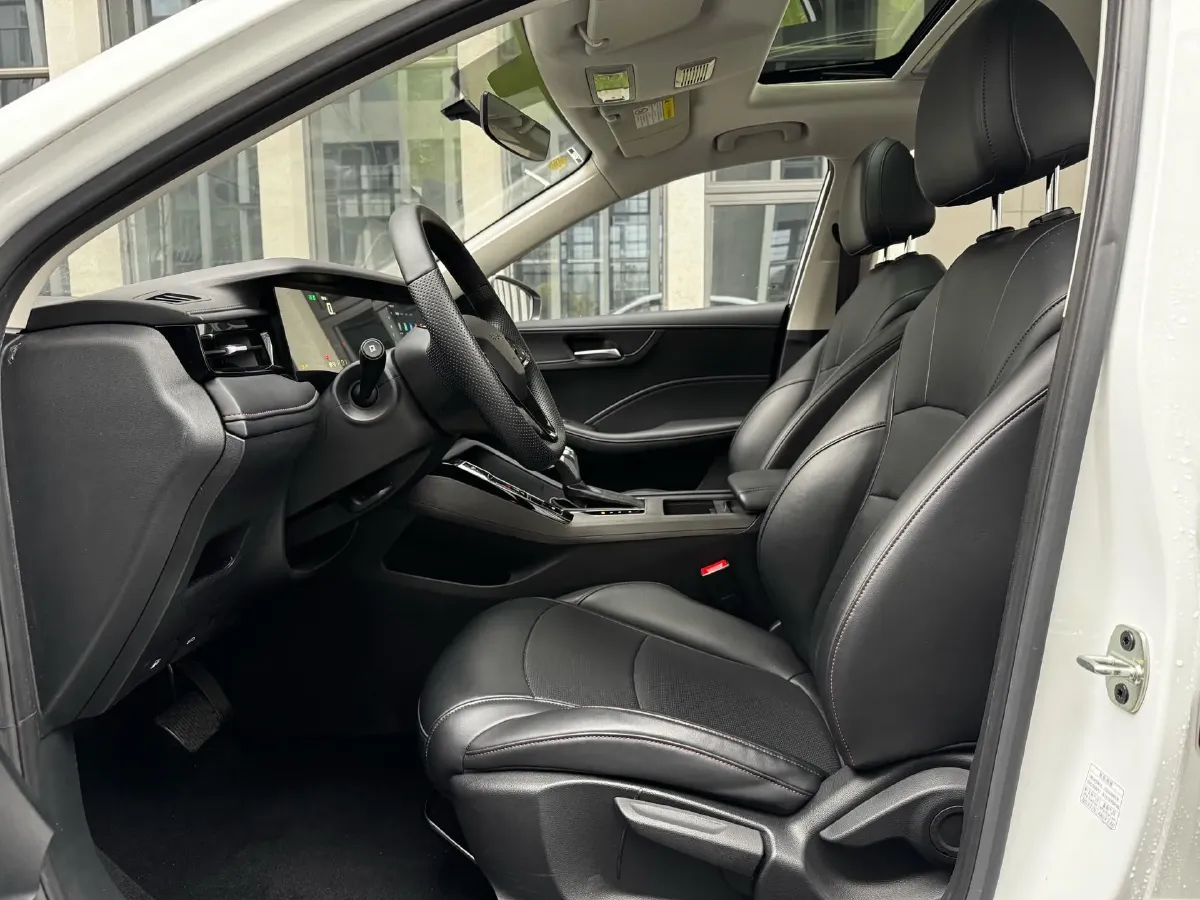 2023 Roewe i5 1.5L 129HP L4 CVT,autocango,china used car exporter,china ev exporter,chinese used car exporter,chinese used ev exporter