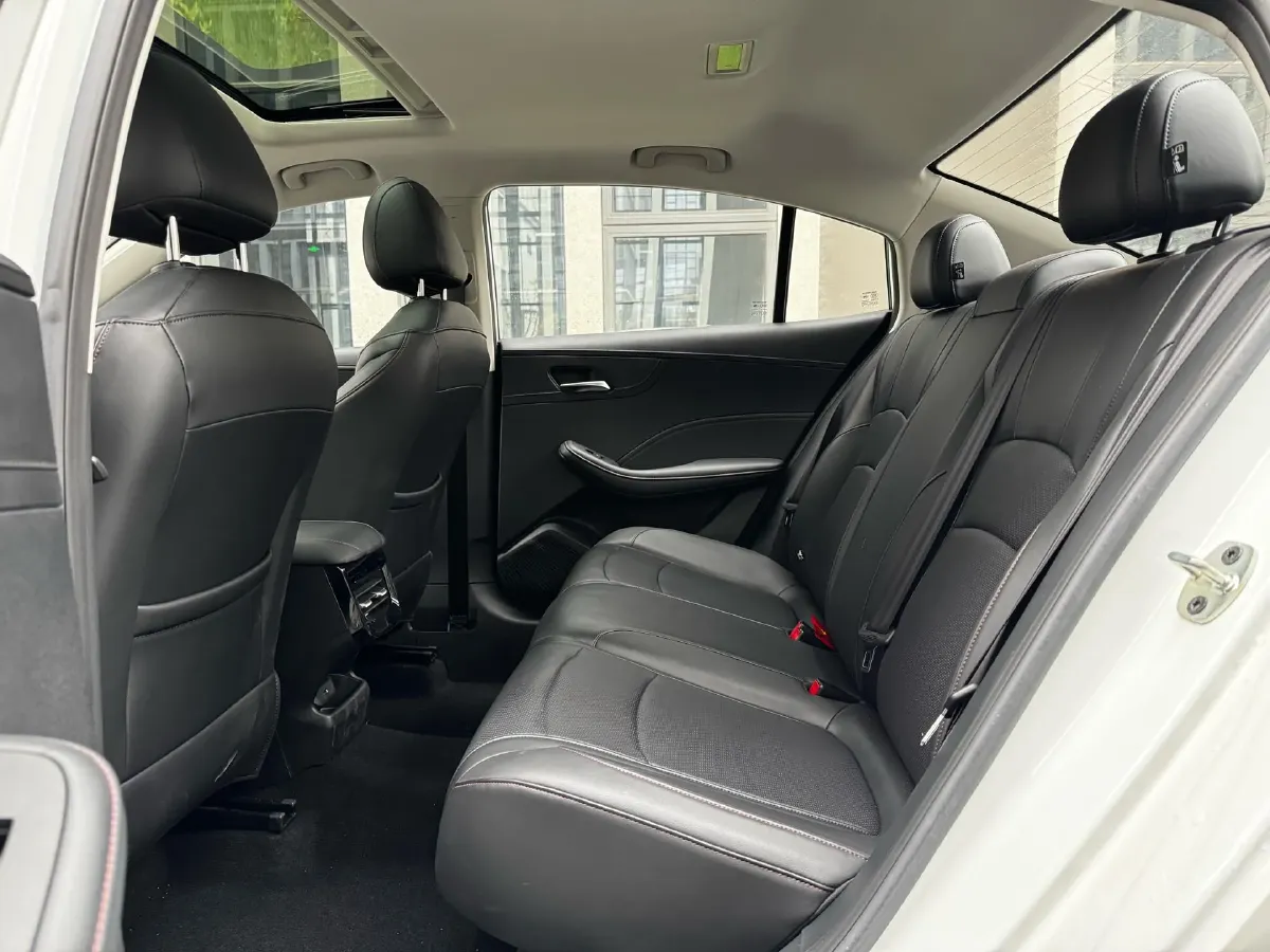 2023 Roewe i5 1.5L 129HP L4 CVT,autocango,china used car exporter,china ev exporter,chinese used car exporter,chinese used ev exporter