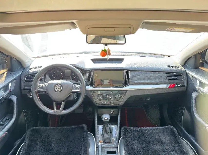 2020 Skoda Karoq 1.4T 150HP L4 7DCT,autocango,china used car exporter,china ev exporter,chinese used car exporter,chinese used ev exporter