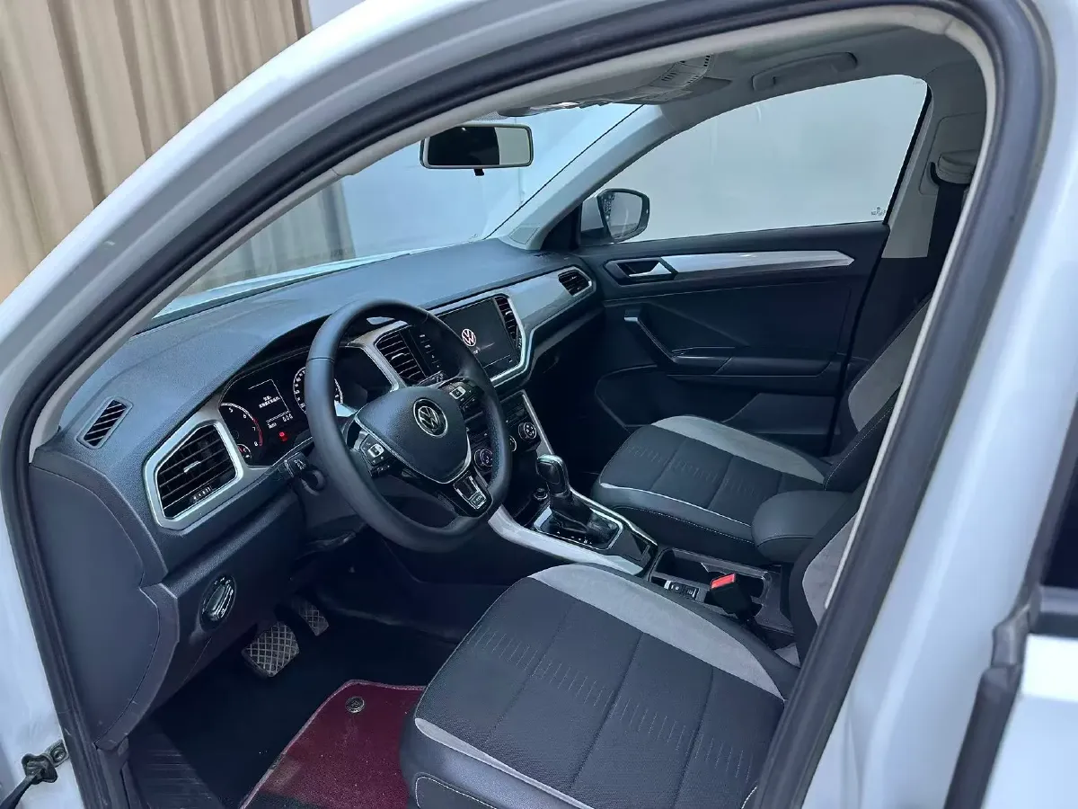 2021 Volkswagen T-Roc 1.4T 150HP L4 7DCT,autocango,china used car exporter,china ev exporter,chinese used car exporter,chinese used ev exporter