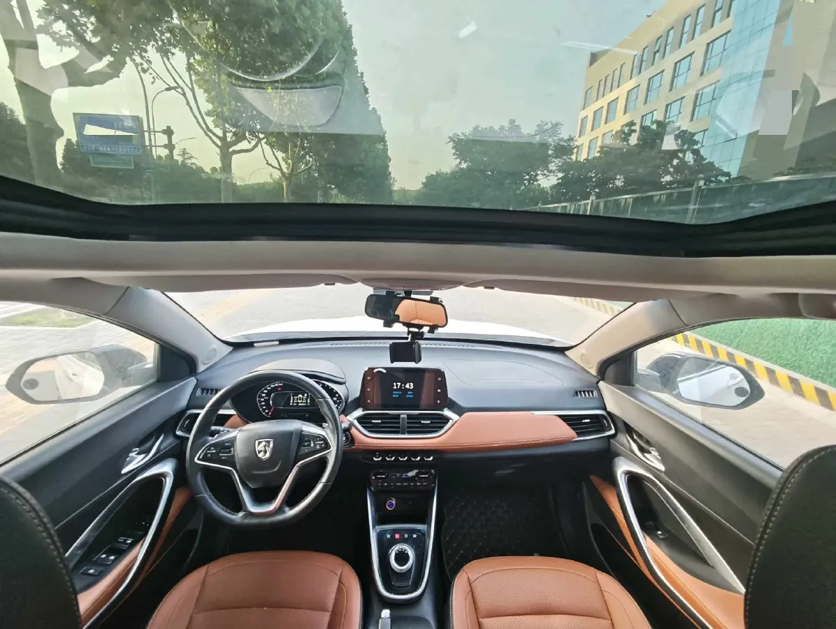 2017 BaoJun 310W 1.5L 105HP L4 6MT,autocango,china used car exporter,china ev exporter,chinese used car exporter,chinese used ev exporter