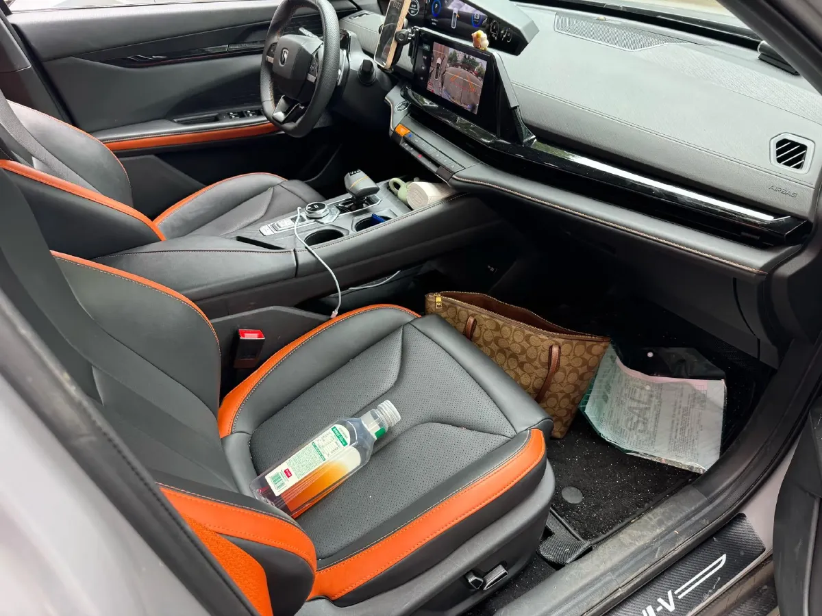 2022 ChangAn UNI-V 1.5T 188HP L4 7DCT,autocango,china used car exporter,china ev exporter,chinese used car exporter,chinese used ev exporter