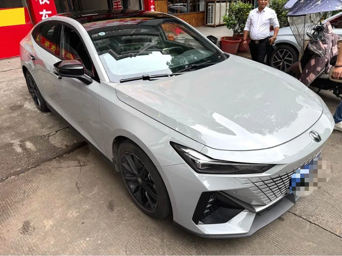 2022 ChangAn UNI-V 1.5T 188HP L4 7DCT,autocango,china used car exporter,china ev exporter,chinese used car exporter,chinese used ev exporter
