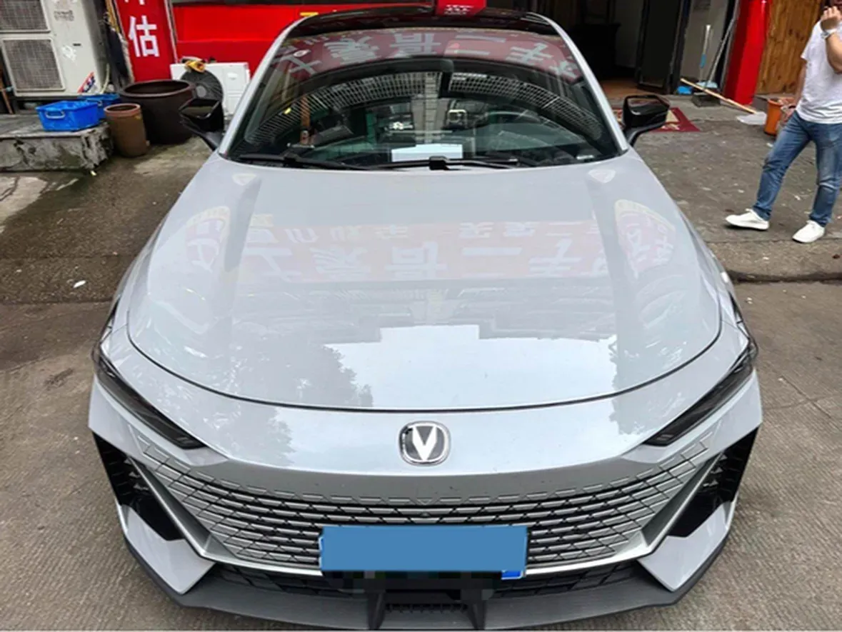 2022 ChangAn UNI-V 1.5T 188HP L4 7DCT,autocango,china used car exporter,china ev exporter,chinese used car exporter,chinese used ev exporter
