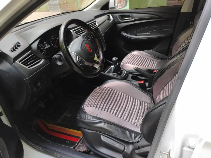 2020 Roewe i5 1.5L 120HP L4 5MT,autocango,china used car exporter,china ev exporter,chinese used car exporter,chinese used ev exporter