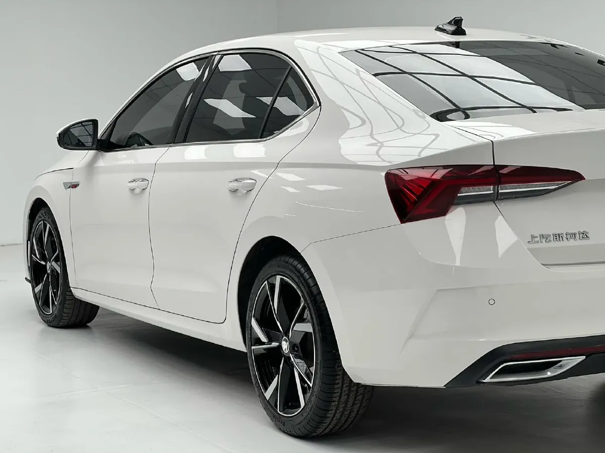2022 Skoda Octavia 1.4T 150HP L4 7DCT,autocango,china used car exporter,china ev exporter,chinese used car exporter,chinese used ev exporter