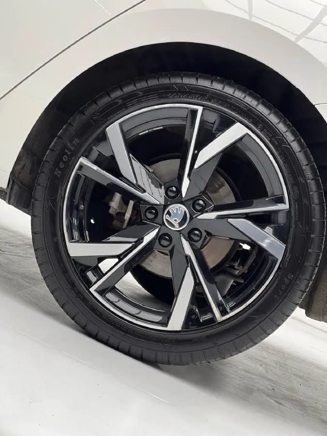 2022 Skoda Octavia 1.4T 150HP L4 7DCT,autocango,china used car exporter,china ev exporter,chinese used car exporter,chinese used ev exporter