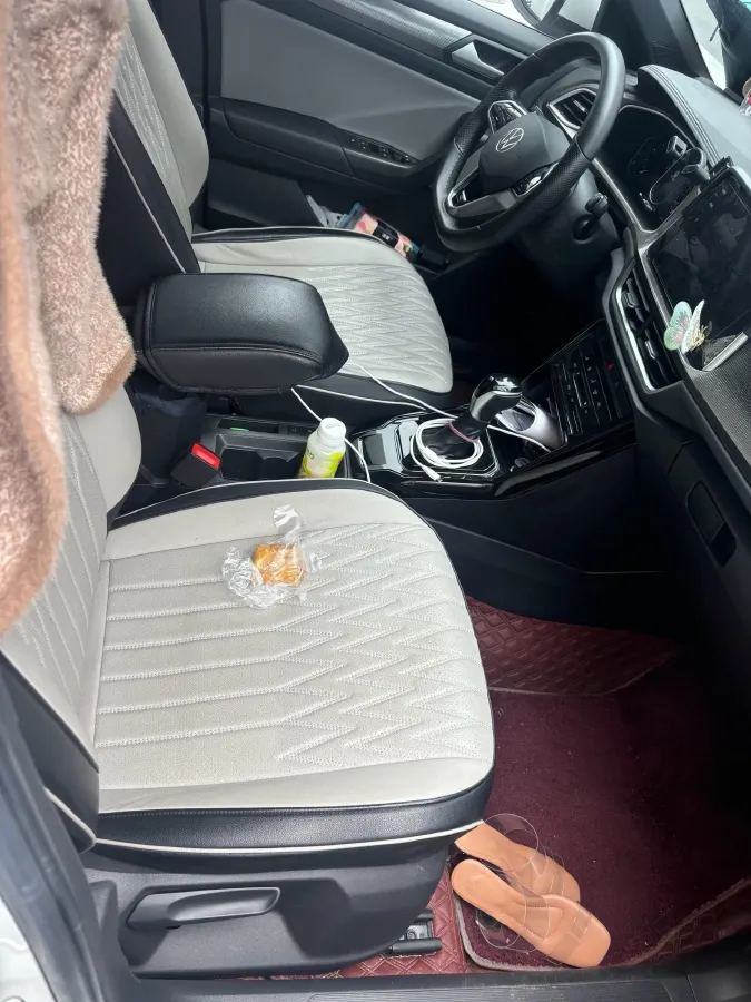 2023 Volkswagen T-Roc 1.5T 160HP L4 7DCT,autocango,china used car exporter,china ev exporter,chinese used car exporter,chinese used ev exporter