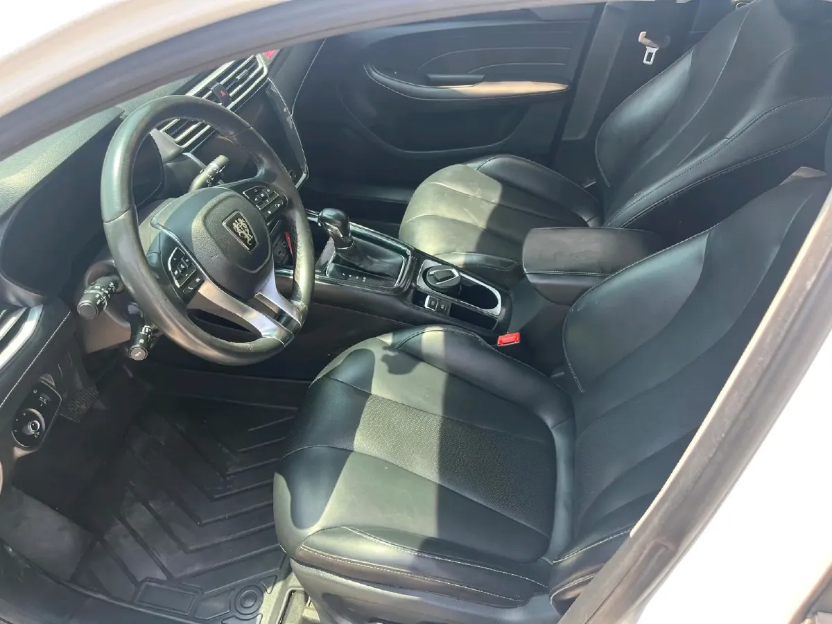2019 Roewe i5 1.5T 169HP L4 7DCT,autocango,china used car exporter,china ev exporter,chinese used car exporter,chinese used ev exporter