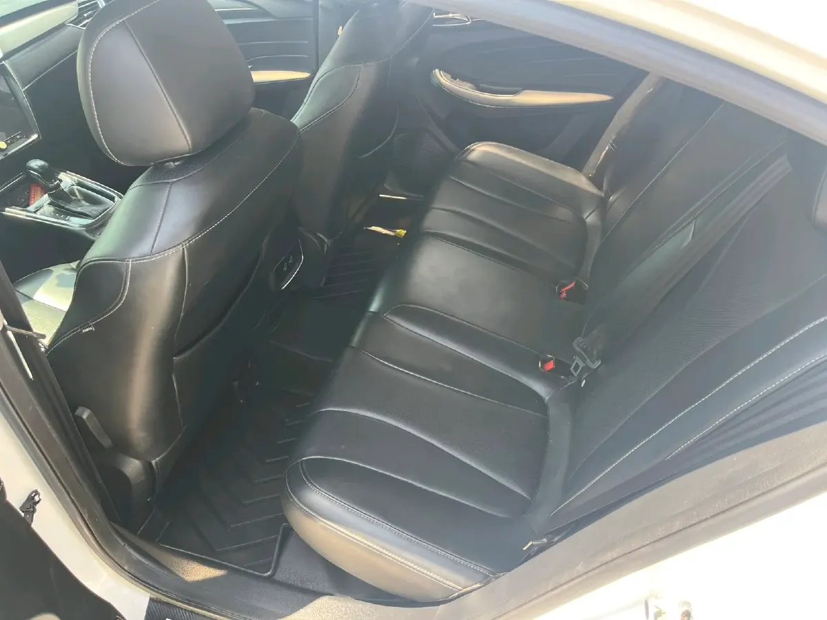 2019 Roewe i5 1.5T 169HP L4 7DCT,autocango,china used car exporter,china ev exporter,chinese used car exporter,chinese used ev exporter