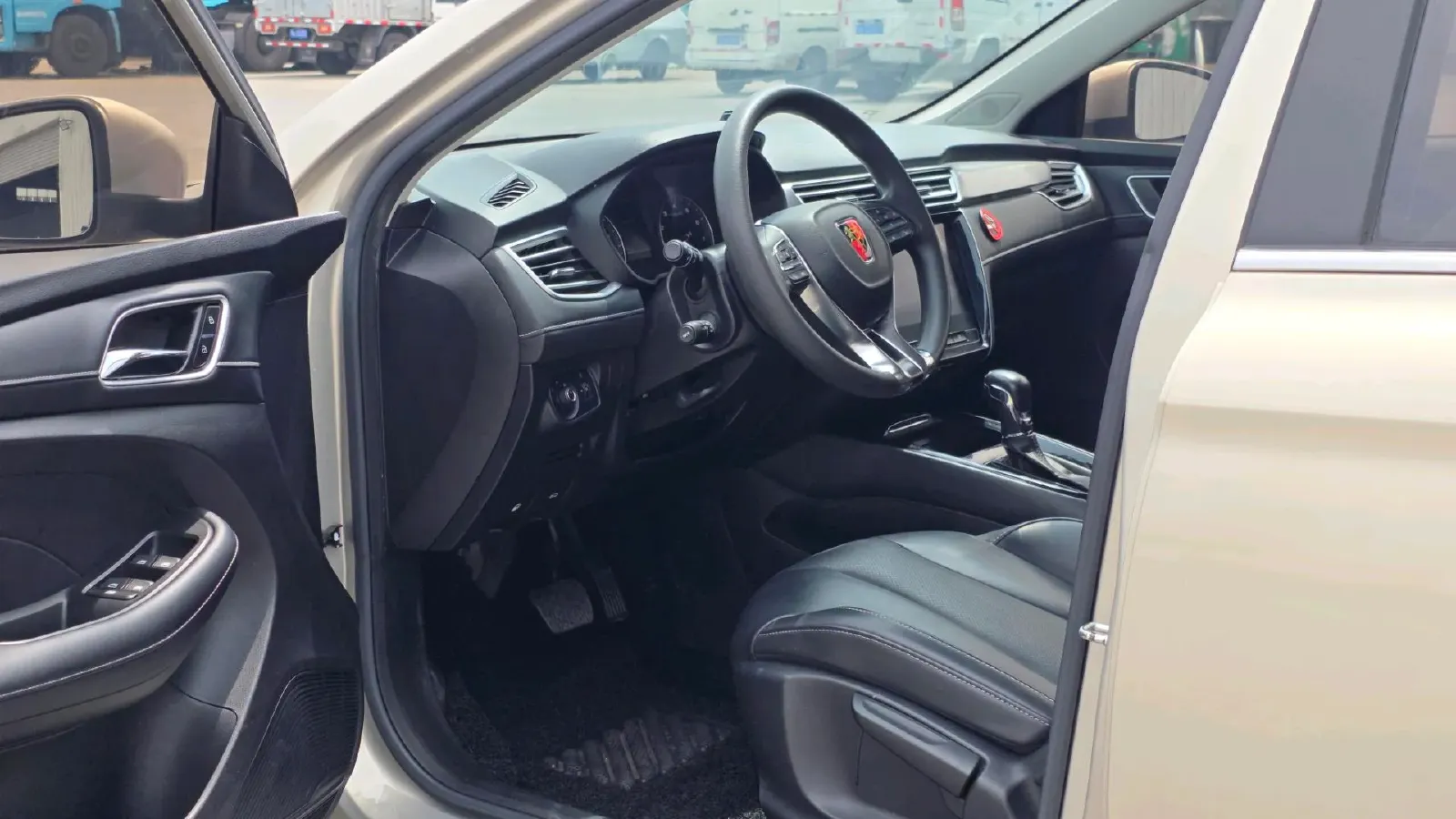 2019 Roewe i5 1.5L 120HP L4 CVT,autocango,china used car exporter,china ev exporter,chinese used car exporter,chinese used ev exporter