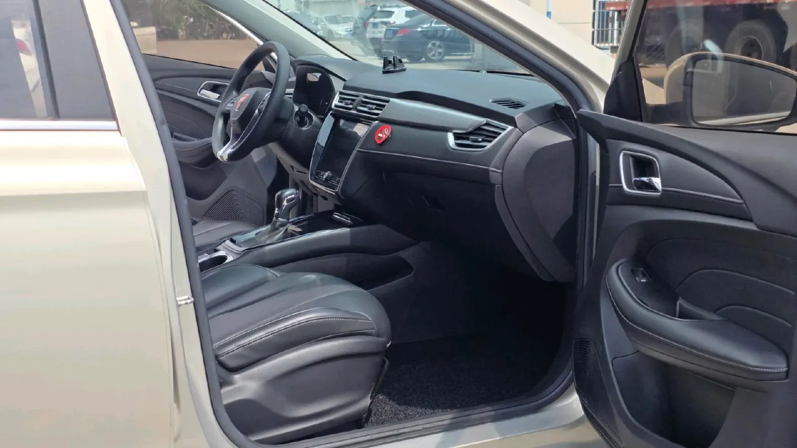 2019 Roewe i5 1.5L 120HP L4 CVT,autocango,china used car exporter,china ev exporter,chinese used car exporter,chinese used ev exporter