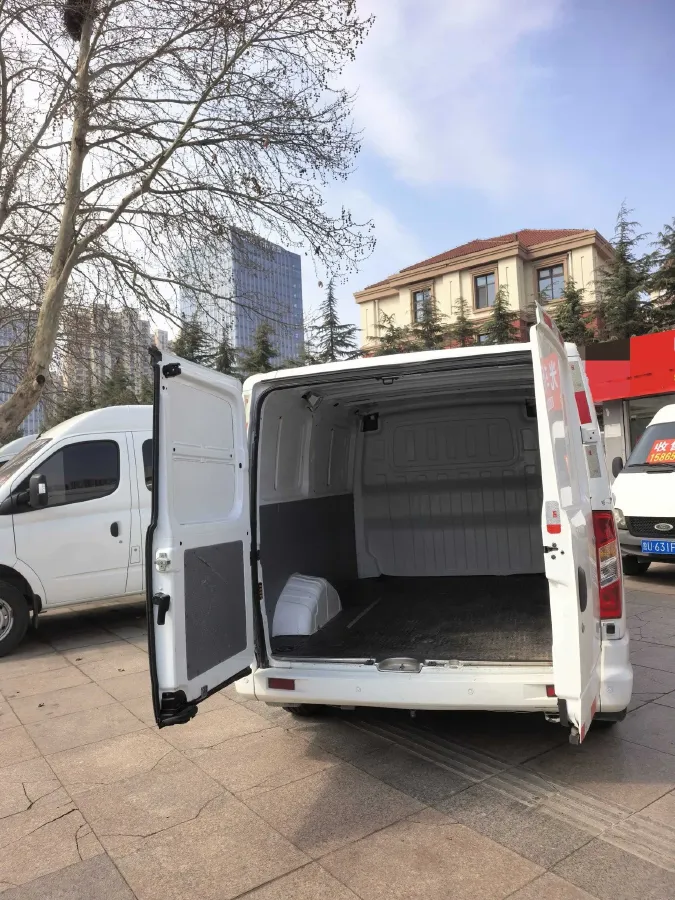 2023 MAXUS XinTu V80 2.0T 127HP L4 6MT,autocango,china used car exporter,china ev exporter,chinese used car exporter,chinese used ev exporter