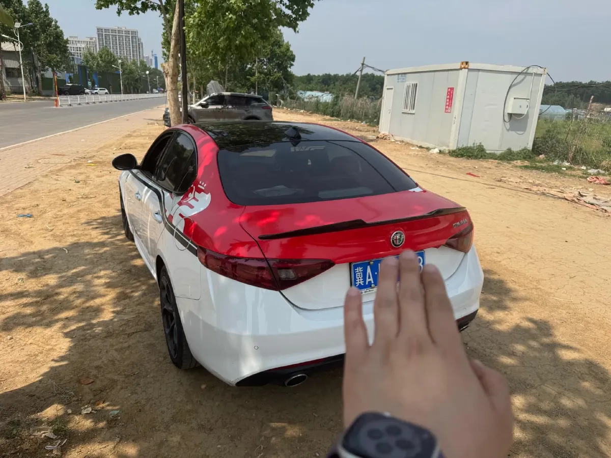 2019 Alfa Romeo Giulia 2.0T 280HP L4 8AT,autocango,china used car exporter,china ev exporter,chinese used car exporter,chinese used ev exporter
