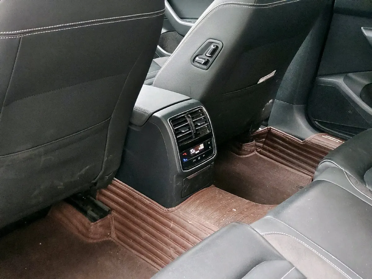 2020 Volkswagen Magotan 2.0T 186HP L4 7DCT,autocango,china used car exporter,china ev exporter,chinese used car exporter,chinese used ev exporter