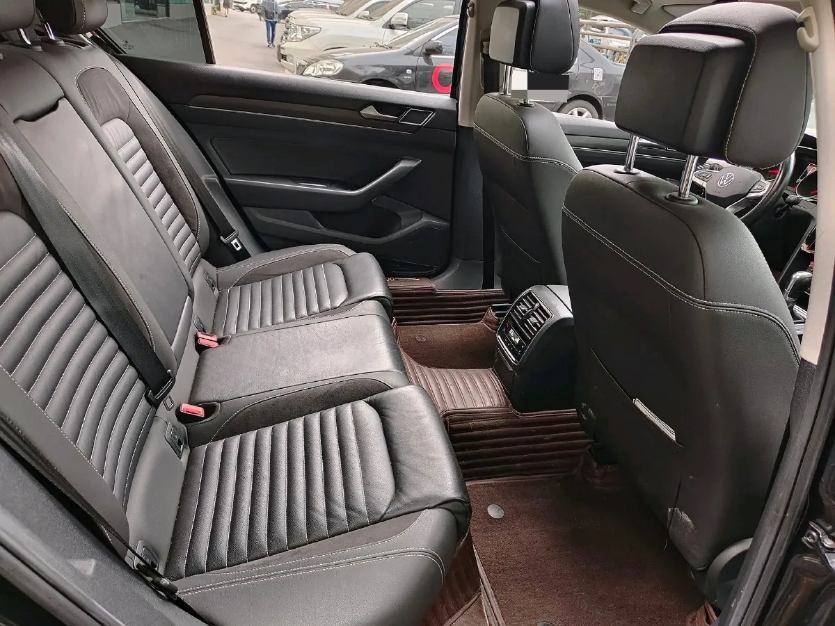 2020 Volkswagen Magotan 2.0T 186HP L4 7DCT,autocango,china used car exporter,china ev exporter,chinese used car exporter,chinese used ev exporter