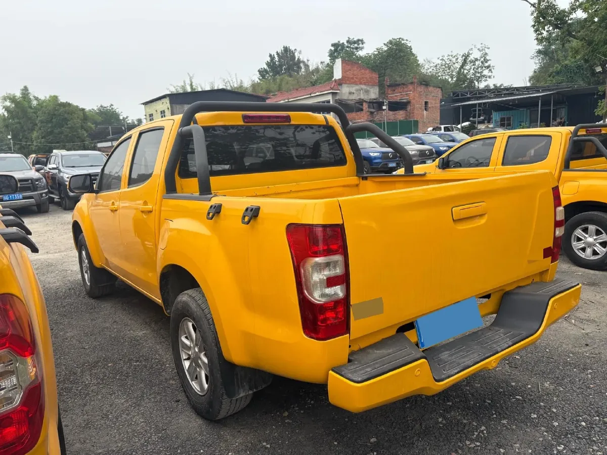 2020 Isuzu RE-MAX Jim 2.4T 211HP L4 5MT,autocango,china used car exporter,china ev exporter,chinese used car exporter,chinese used ev exporter