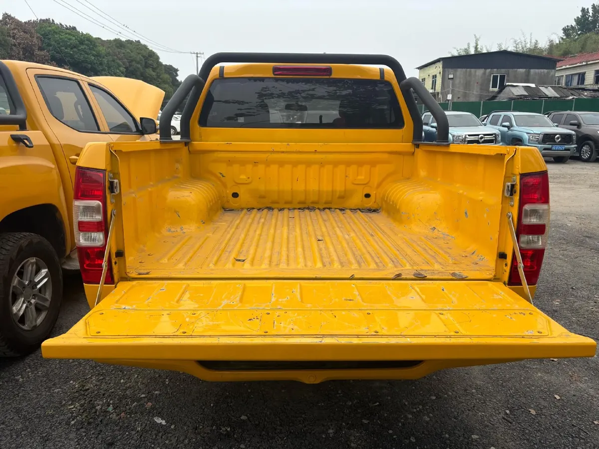 2020 Isuzu RE-MAX Jim 2.4T 211HP L4 5MT,autocango,china used car exporter,china ev exporter,chinese used car exporter,chinese used ev exporter