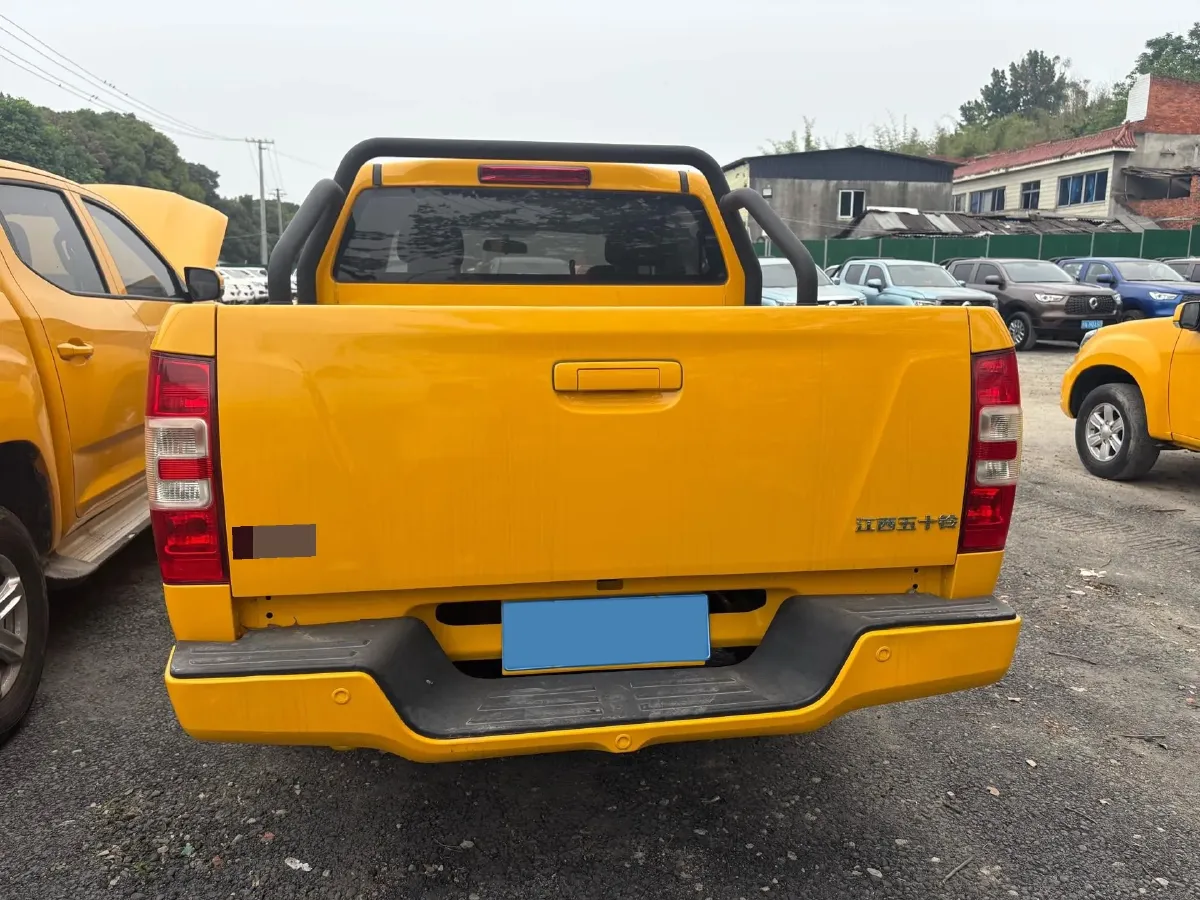2020 Isuzu RE-MAX Jim 2.4T 211HP L4 5MT,autocango,china used car exporter,china ev exporter,chinese used car exporter,chinese used ev exporter