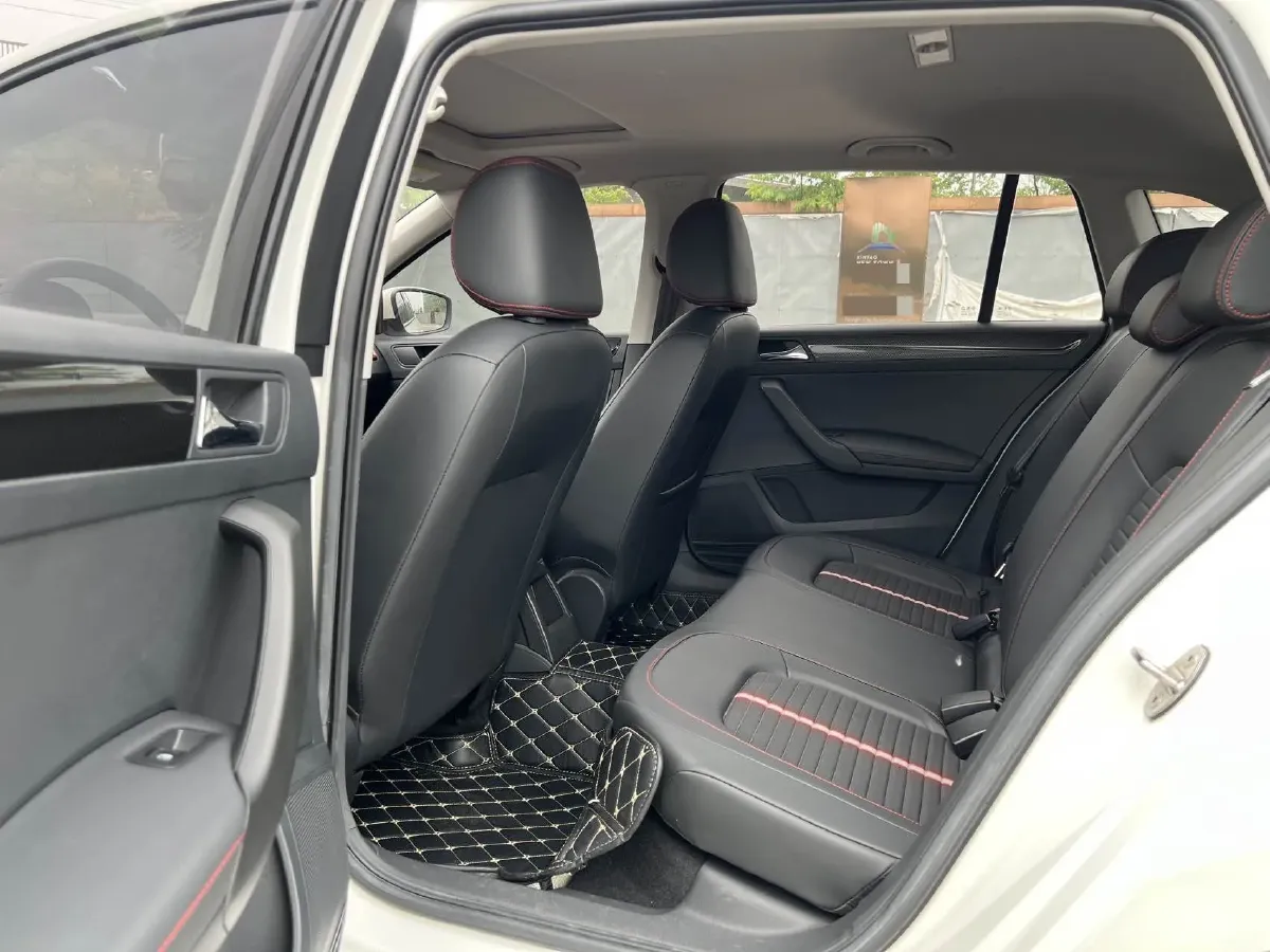 2020 Skoda Rapid Spaceback 1.5L 112HP L4 6AT,autocango,china used car exporter,china ev exporter,chinese used car exporter,chinese used ev exporter
