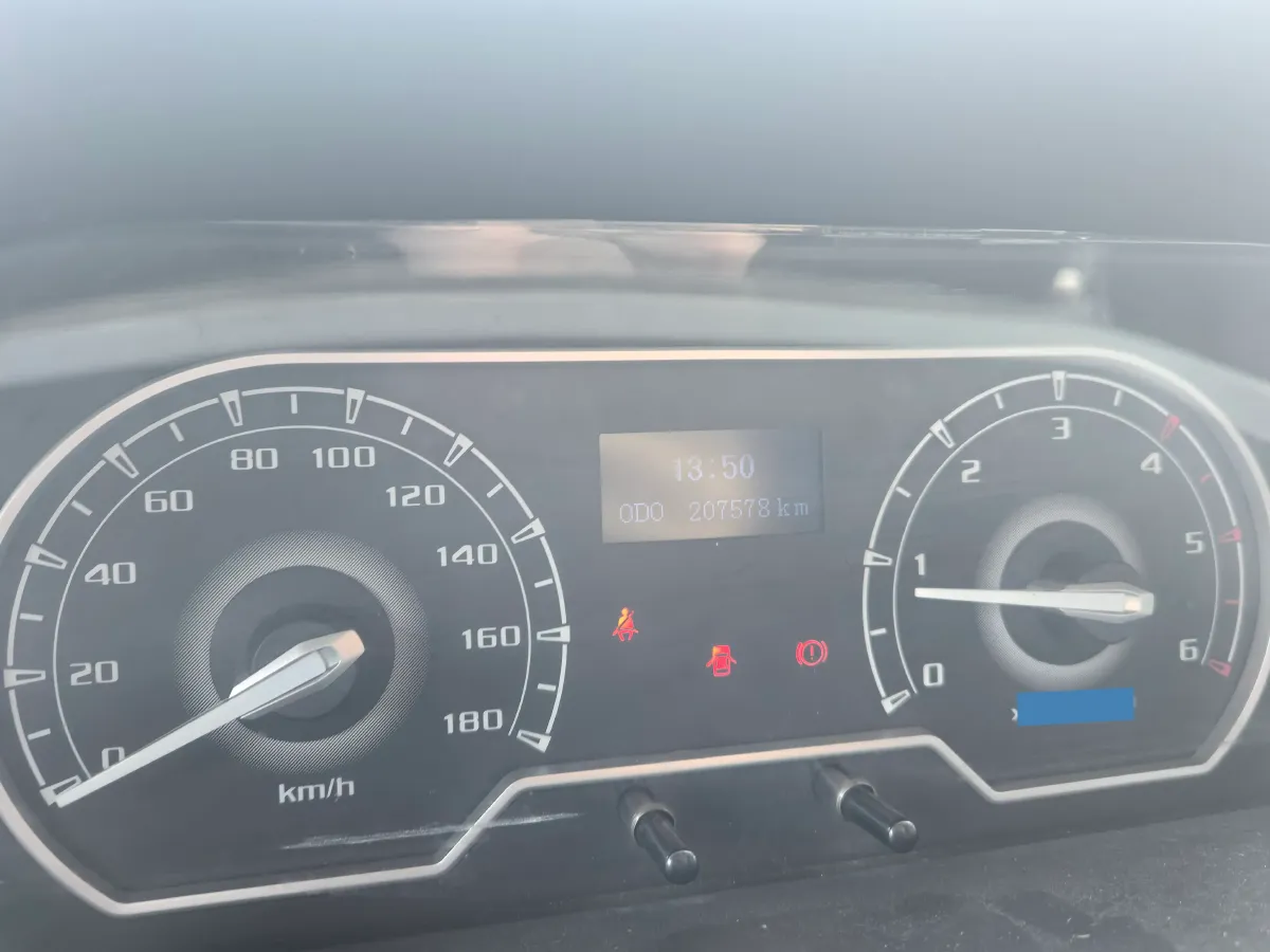 2020 MAXUS XinTu V80 2.5T 136HP L4 6MT,autocango,china used car exporter,china ev exporter,chinese used car exporter,chinese used ev exporter