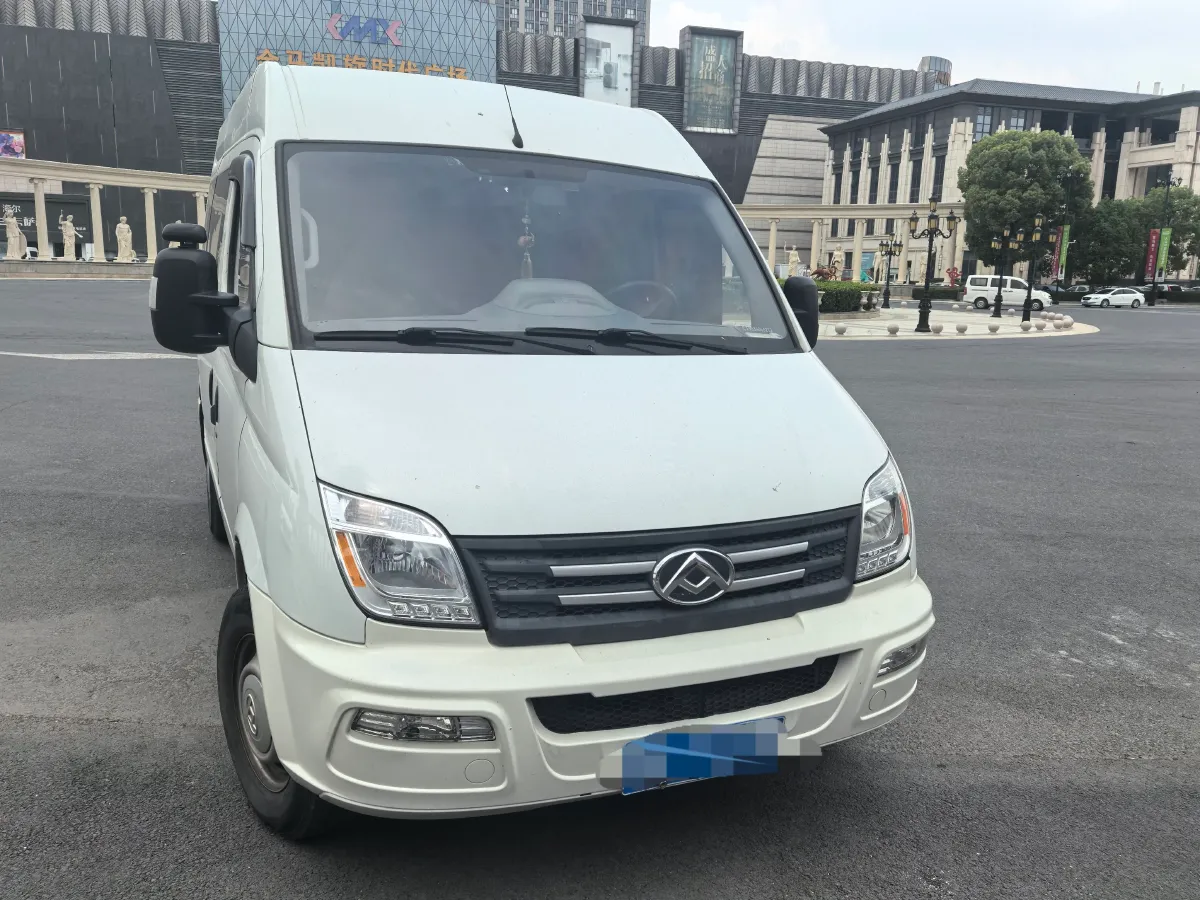 2020 MAXUS XinTu V80 2.5T 136HP L4 6MT,autocango,china used car exporter,china ev exporter,chinese used car exporter,chinese used ev exporter