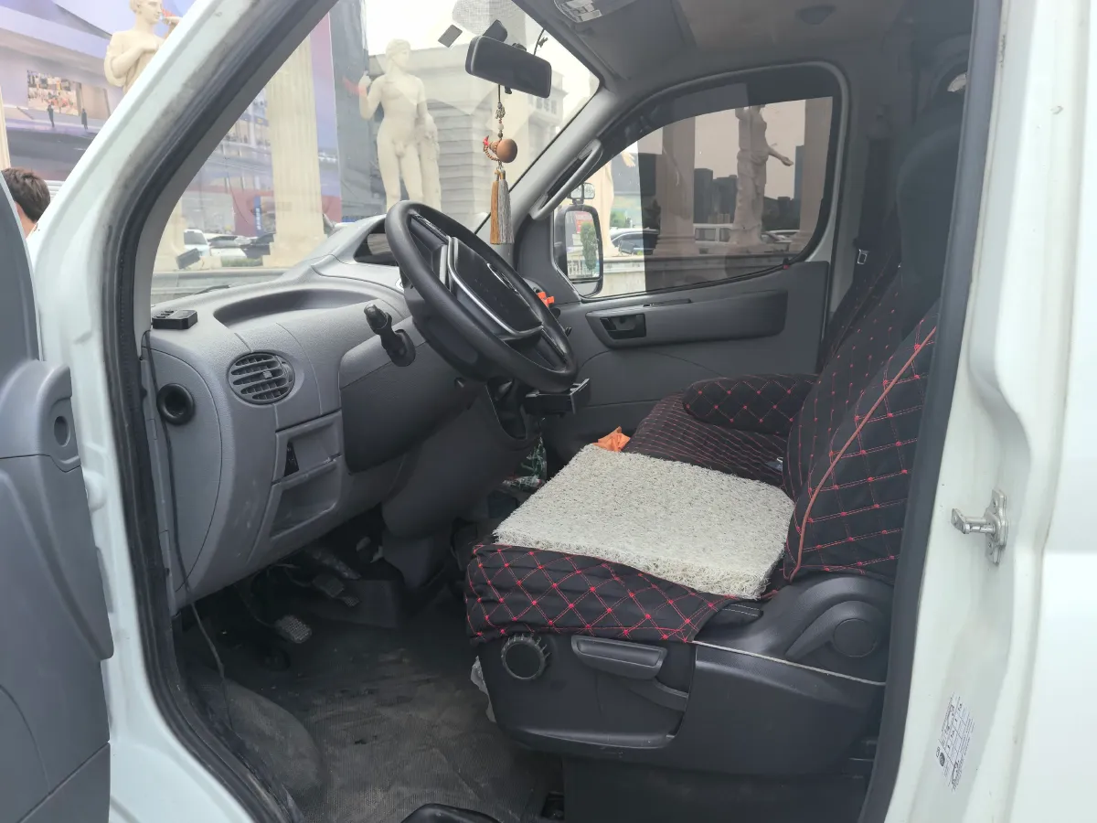 2020 MAXUS XinTu V80 2.5T 136HP L4 6MT,autocango,china used car exporter,china ev exporter,chinese used car exporter,chinese used ev exporter