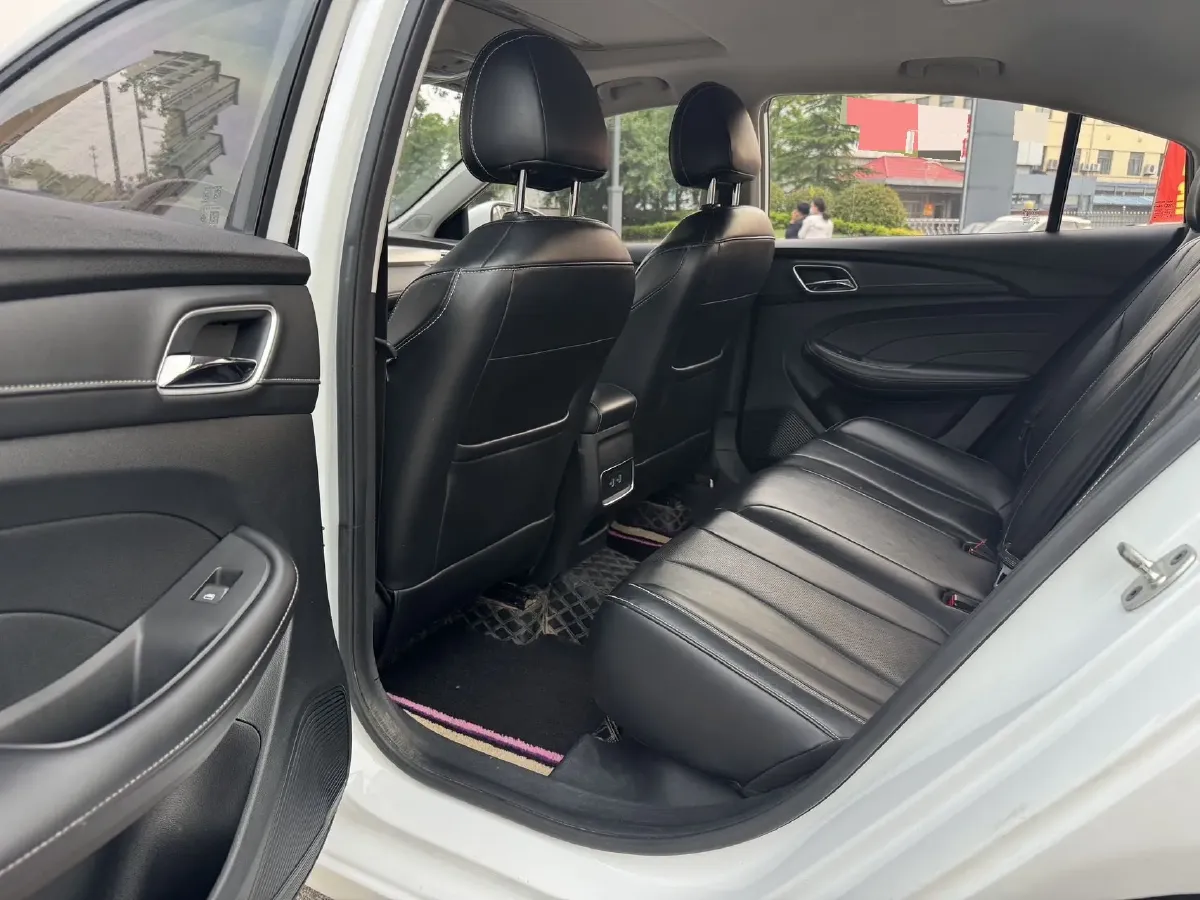 2021 Roewe i5 1.5L 120HP L4 CVT,autocango,china used car exporter,china ev exporter,chinese used car exporter,chinese used ev exporter