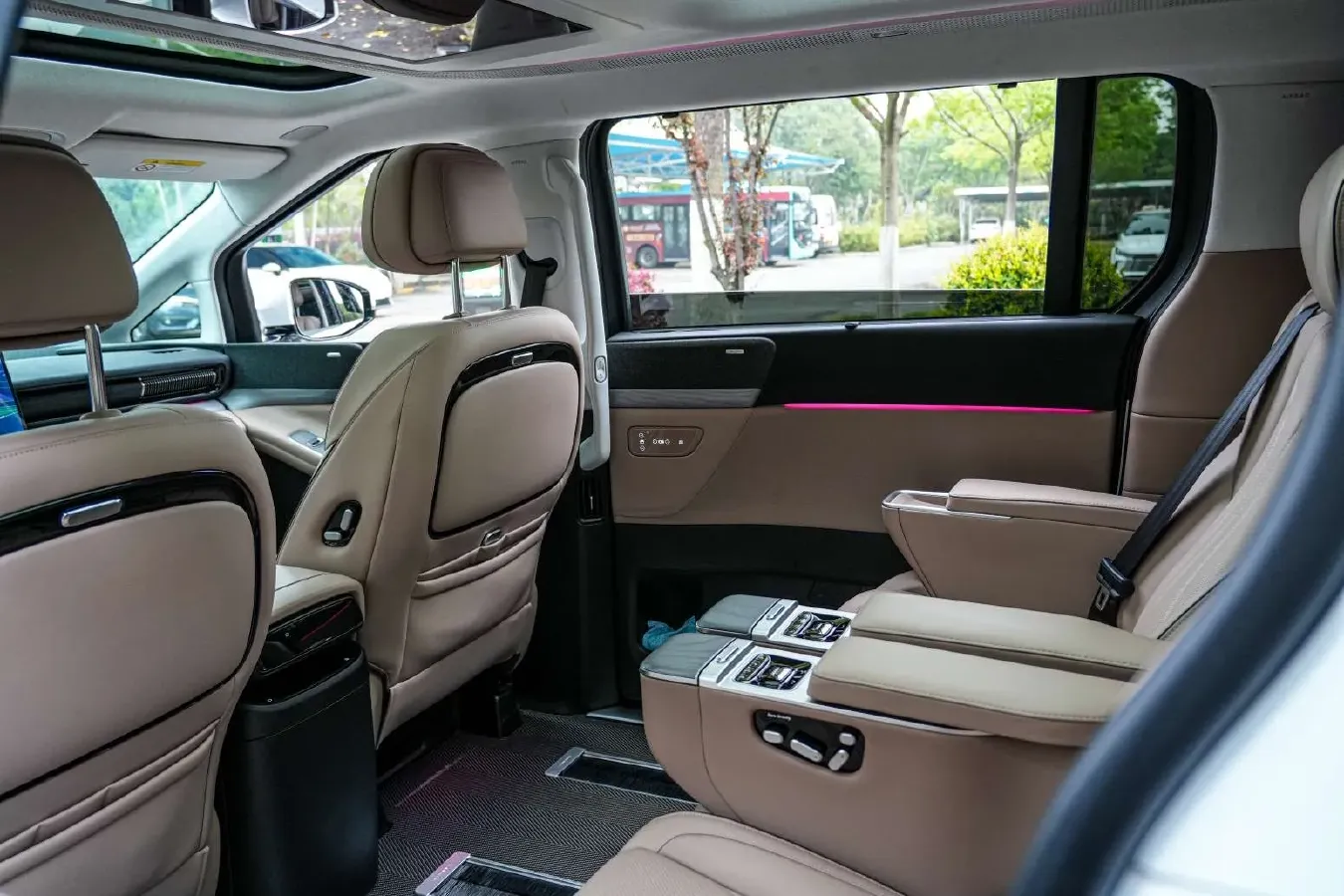 2024 Xpeng X9 BEV 101.5KWH,autocango,china used car exporter,china ev exporter,chinese used car exporter,chinese used ev exporter