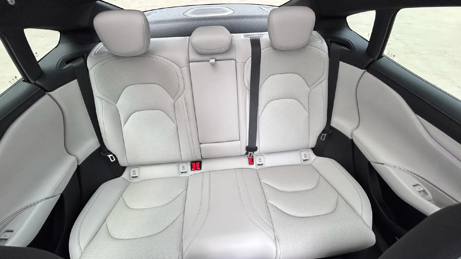 2024 MI SU7 BEV 73.6KWH,autocango,china used car exporter,china ev exporter,chinese used car exporter,chinese used ev exporter