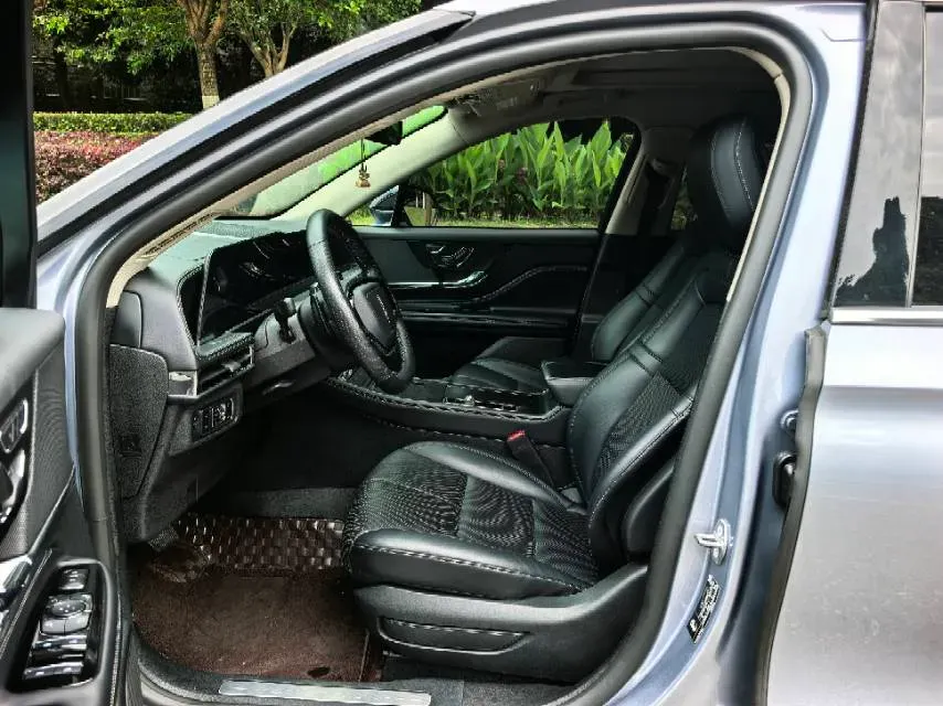 2023 Lincoln Corsair 2.0T 261HP L4 8AT,autocango,china used car exporter,china ev exporter,chinese used car exporter,chinese used ev exporter