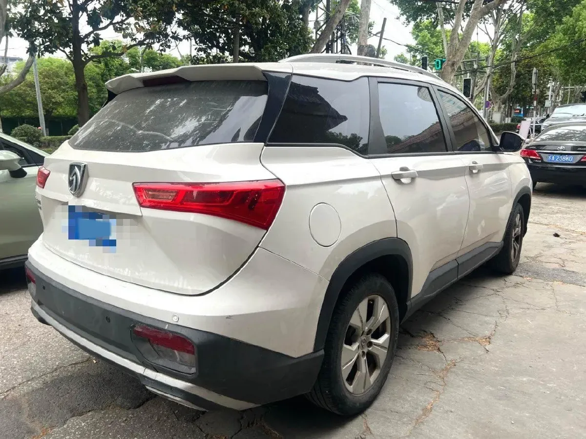 2020 BaoJun 530 1.5T 147HP L4 6MT,autocango,china used car exporter,china ev exporter,chinese used car exporter,chinese used ev exporter
