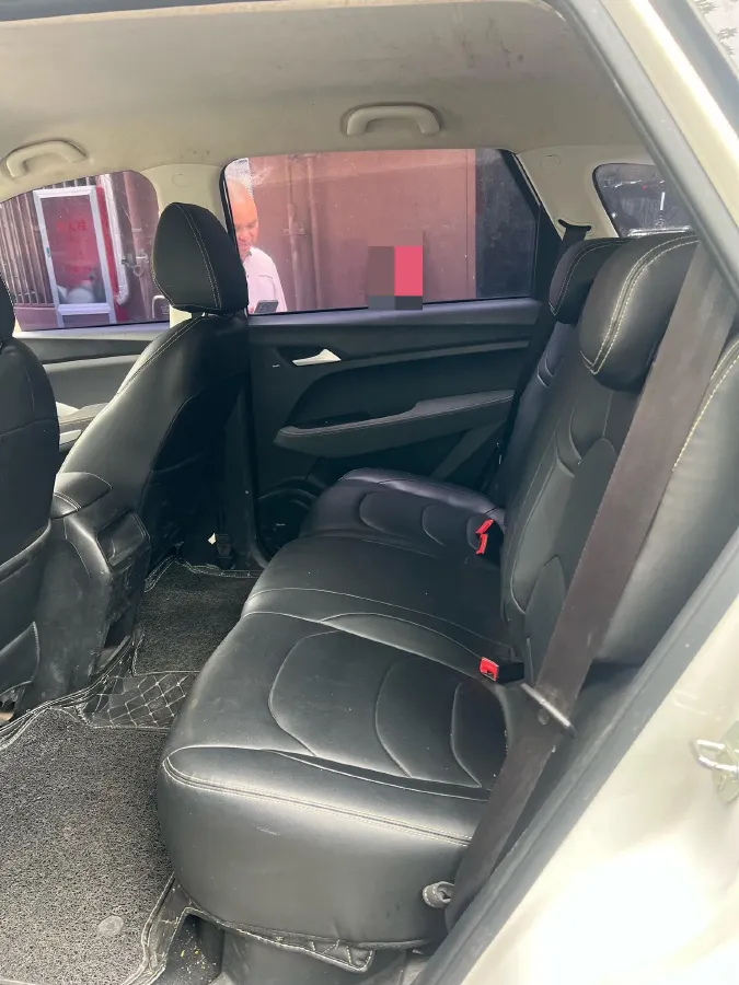 2020 BaoJun 530 1.5T 147HP L4 6MT,autocango,china used car exporter,china ev exporter,chinese used car exporter,chinese used ev exporter