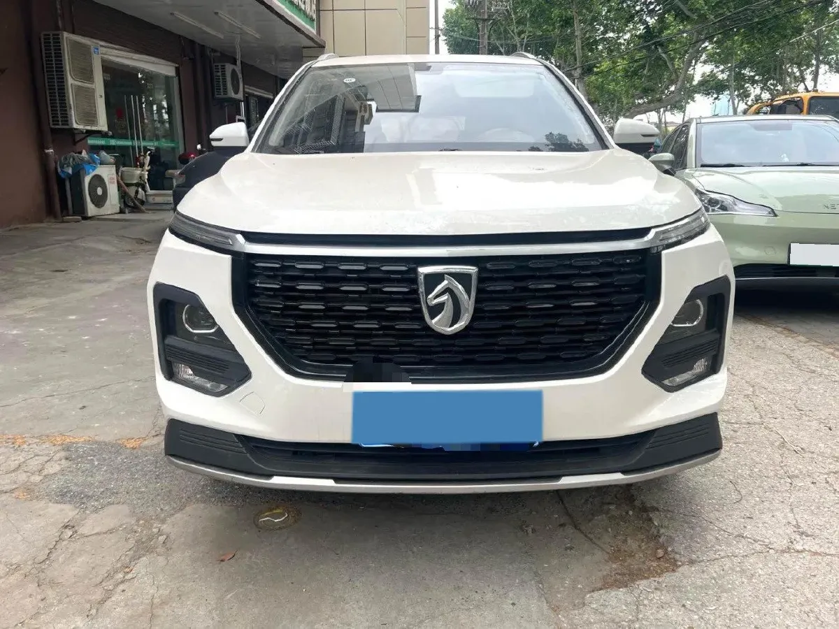 2020 BaoJun 530 1.5T 147HP L4 6MT,autocango,china used car exporter,china ev exporter,chinese used car exporter,chinese used ev exporter