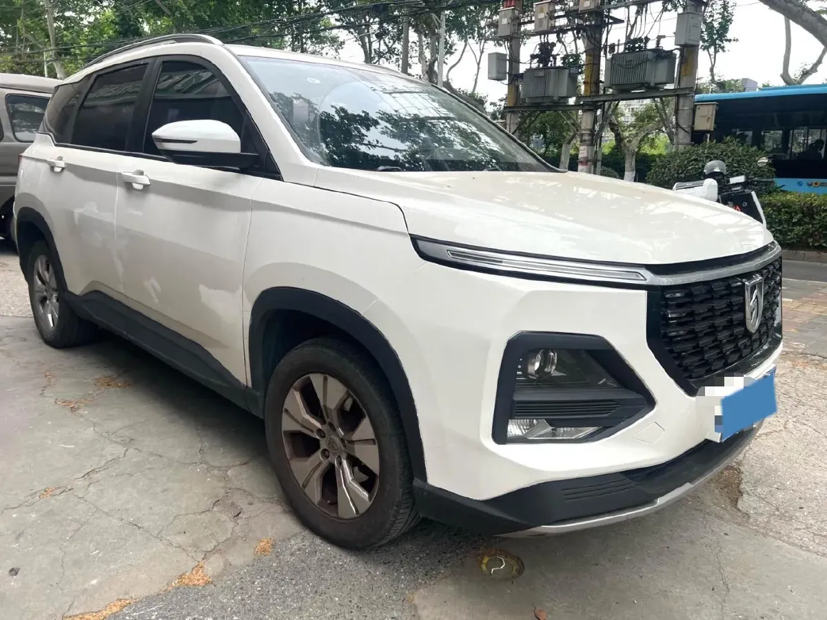2020 BaoJun 530 1.5T 147HP L4 6MT,autocango,china used car exporter,china ev exporter,chinese used car exporter,chinese used ev exporter