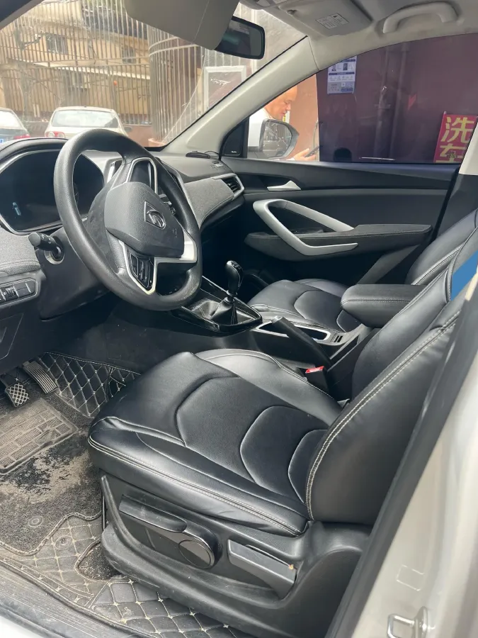 2020 BaoJun 530 1.5T 147HP L4 6MT,autocango,china used car exporter,china ev exporter,chinese used car exporter,chinese used ev exporter
