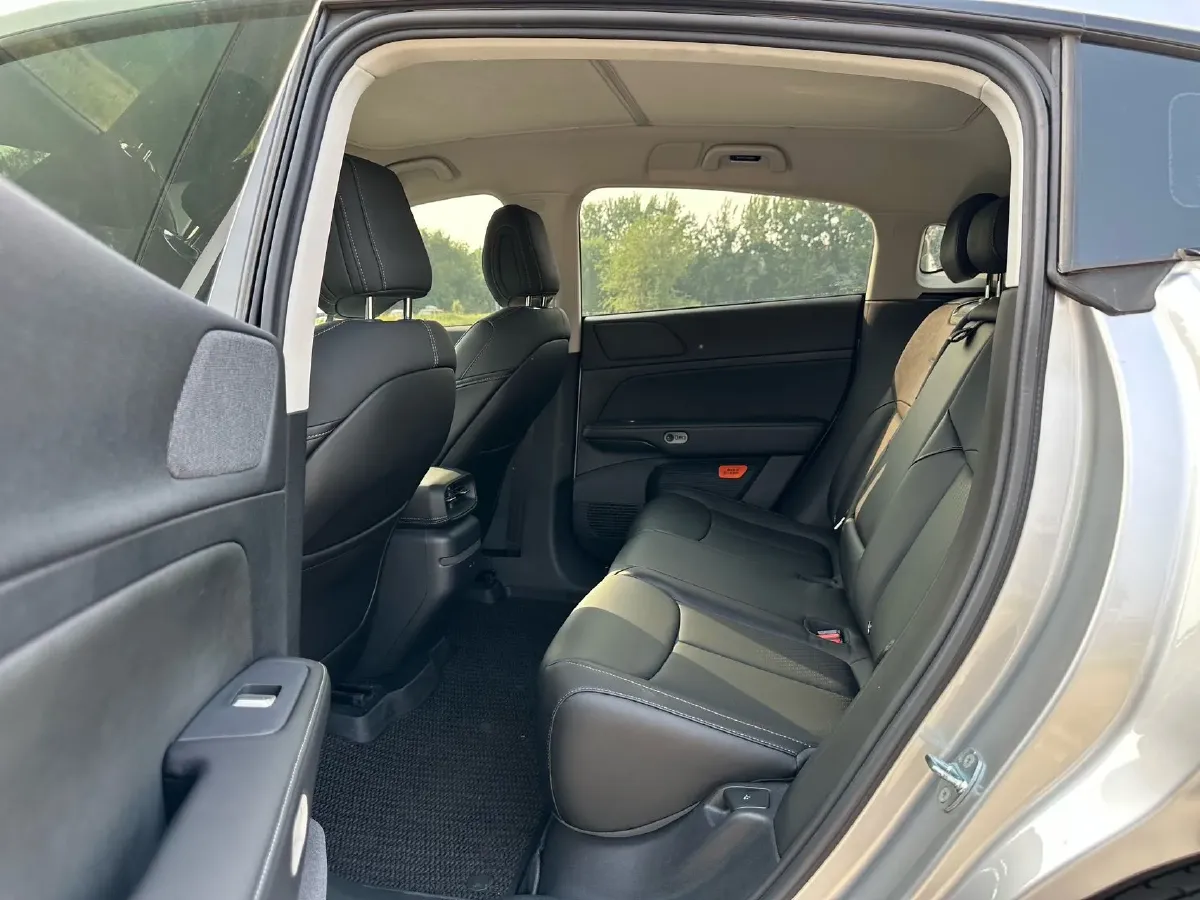 2024 Xpeng G6 BEV 66KWH,autocango,china used car exporter,china ev exporter,chinese used car exporter,chinese used ev exporter