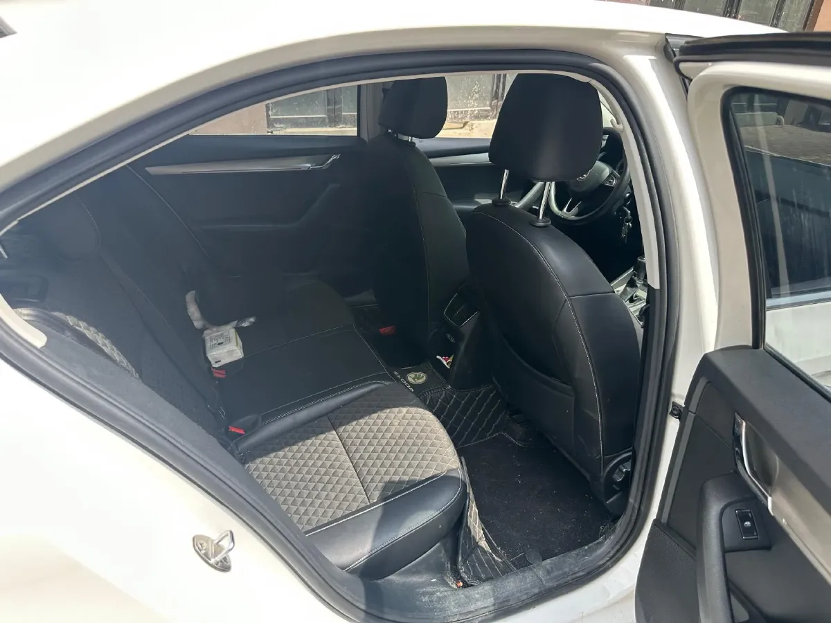 2018 Skoda Octavia 1.6L 110HP L4 6AT,autocango,china used car exporter,china ev exporter,chinese used car exporter,chinese used ev exporter