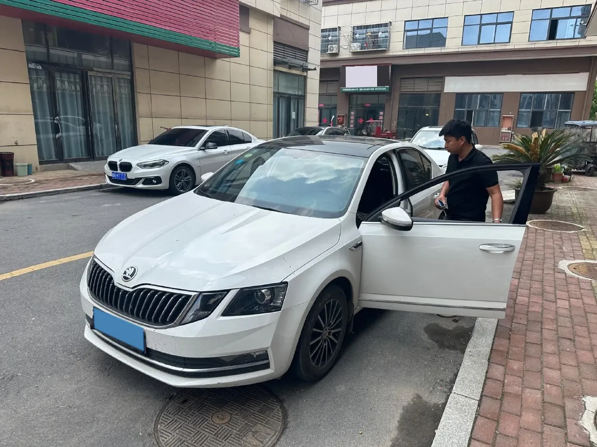 2018 Skoda Octavia 1.6L 110HP L4 6AT,autocango,china used car exporter,china ev exporter,chinese used car exporter,chinese used ev exporter