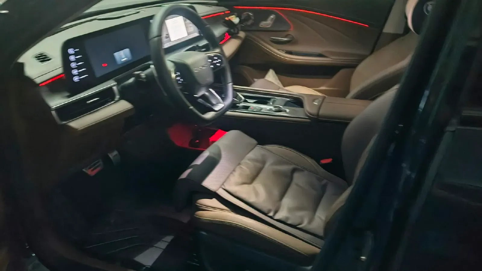 2023 Chery Arrizo 8 2.0T 254HP L4 7DCT,autocango,china used car exporter,china ev exporter,chinese used car exporter,chinese used ev exporter